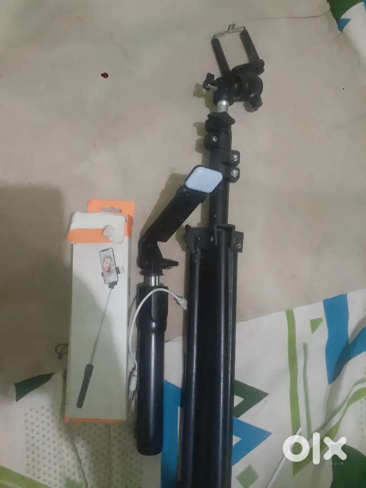 Selfi stand and tripods stand  new hai dono