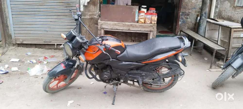 Nyi gadi leni h is liye bech rha hu