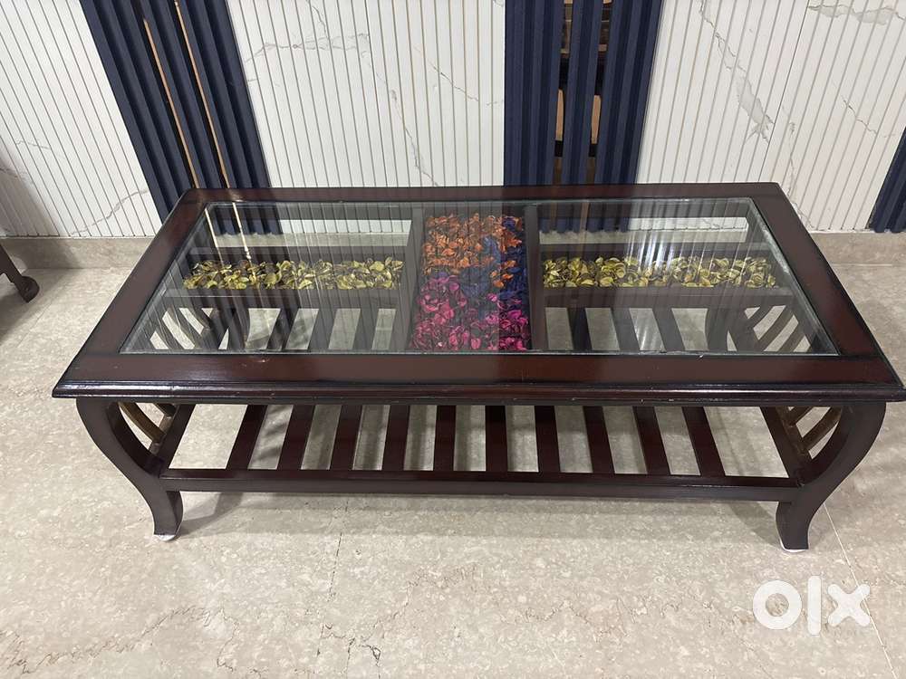 Sagwan center table in good condition