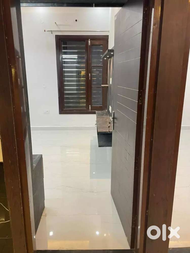 Ladka chahiye night me room lagane ke liye(night reception)