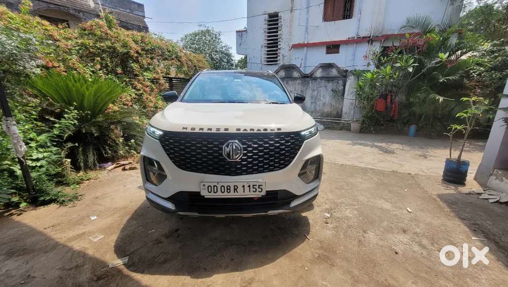 MG Hector Plus 2021 Petrol 30000 Km Driven