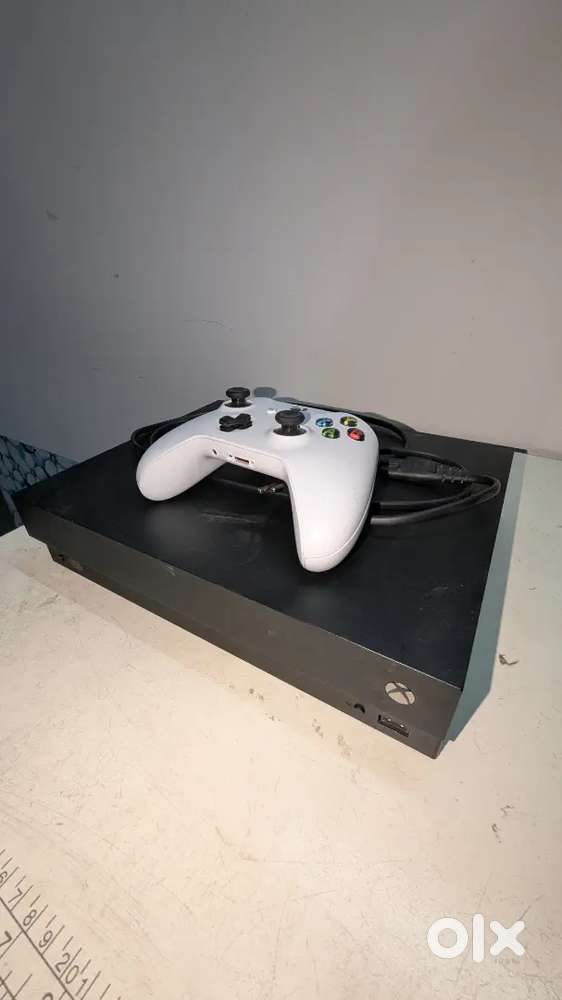 Xbox one X -including 7 great games, one series S controller