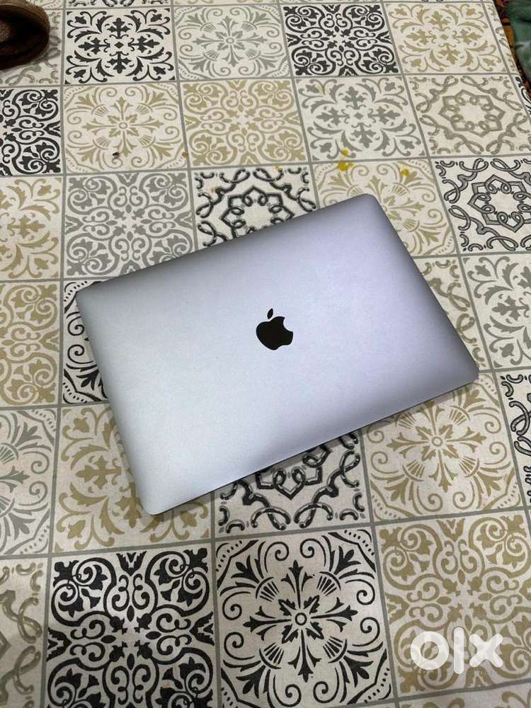 Apple MacBook Pro 13 inch touch bar 2020