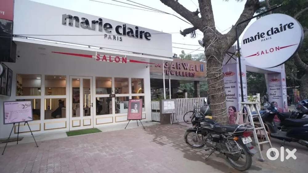 MALE AND FEMALE CANDIDATES IN SALON JOB