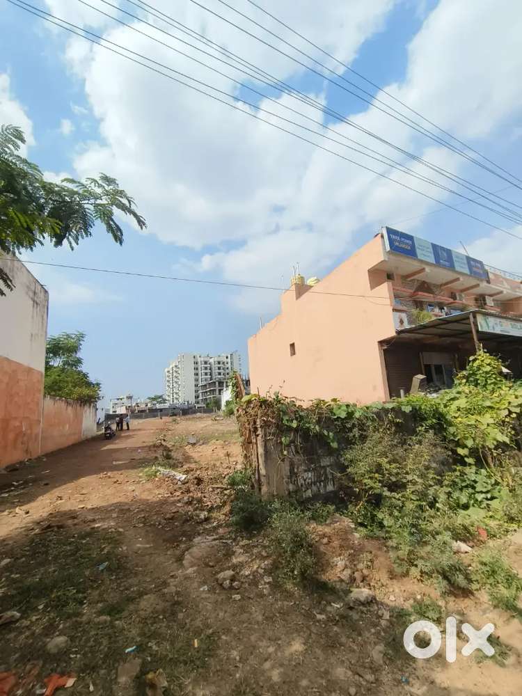 भाटागांव बाजार से आगे मेन रोड में प्लॉट बेचना है।( बढ़िया मौका)