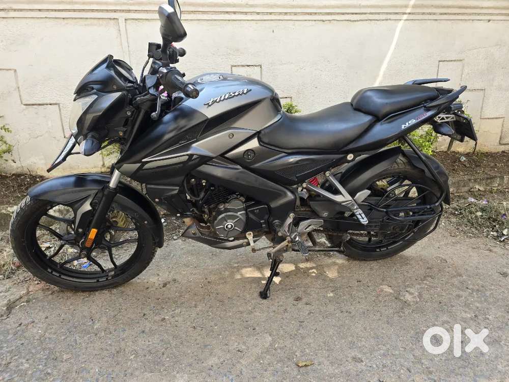 BAJAJ PULSAR NS 200