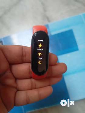 I'm selling my 11 months old Mi band 5 watch - Vibrant AMOLED display- Accurate heart rate monitorin...