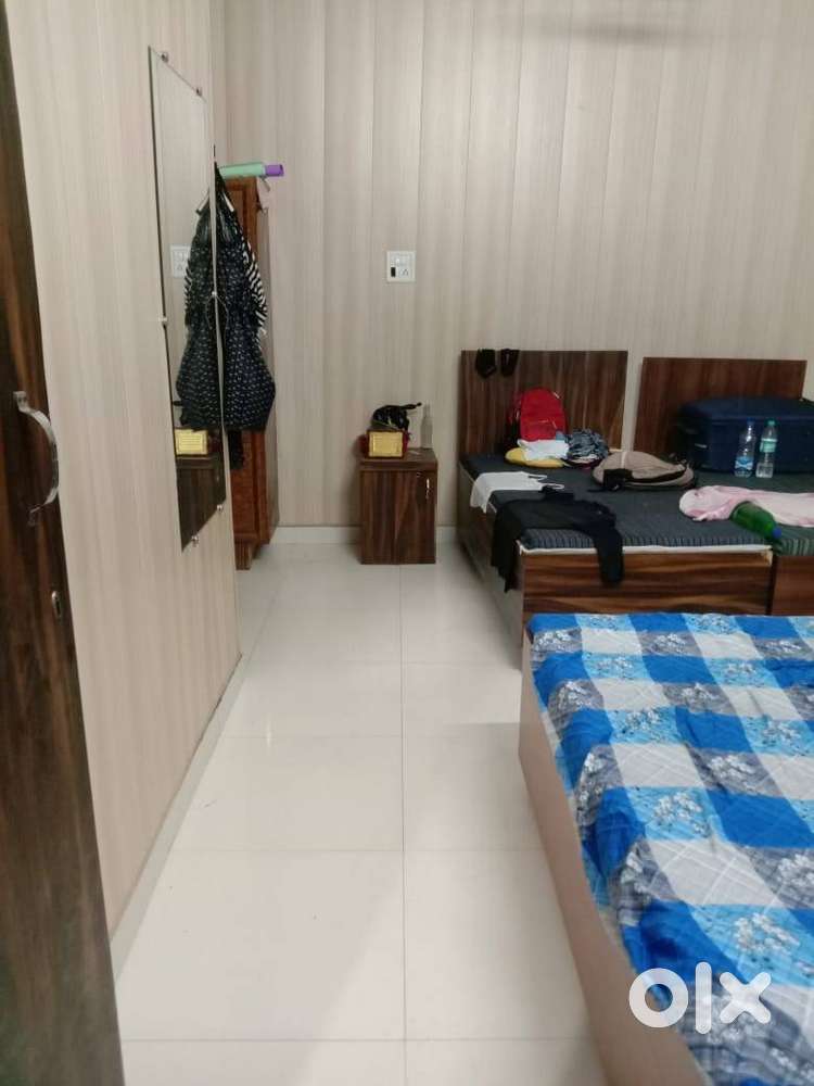 GIRLS PG  NEAR BUS STAND