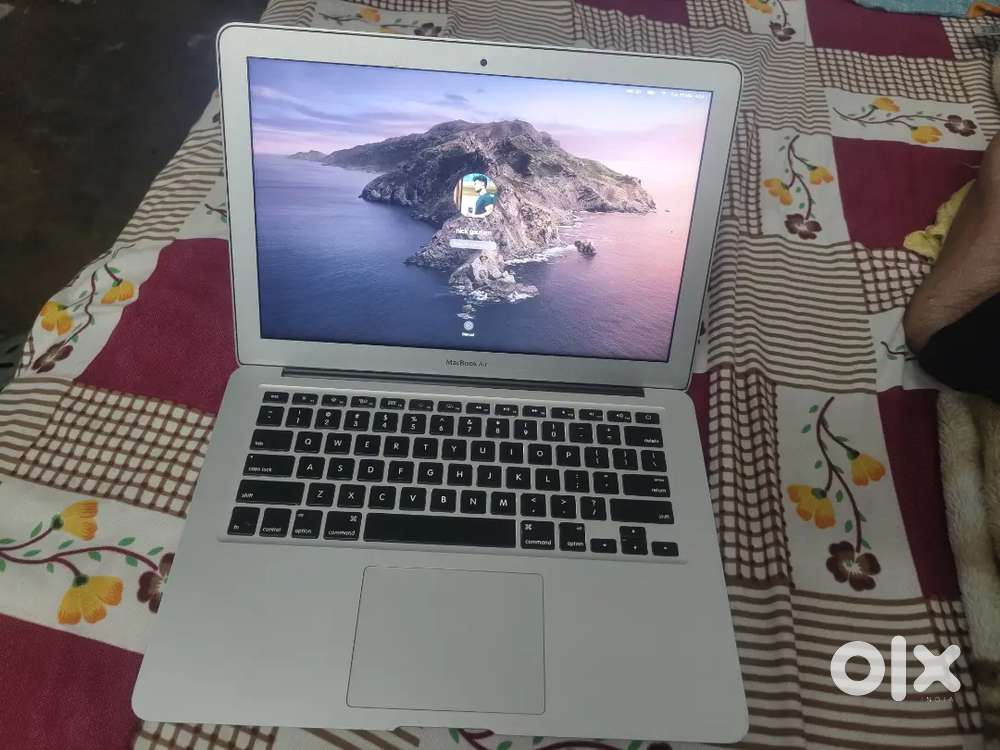 MacBook Air 2017 8gb ram 256 storage