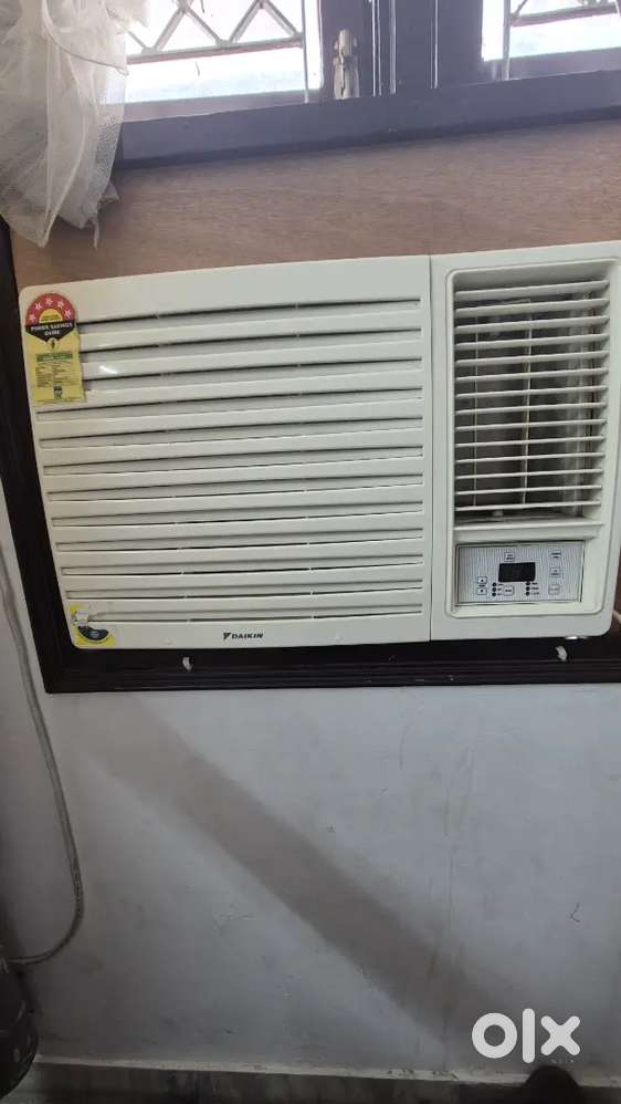 1 year old 1.5 tonn daiken window ac