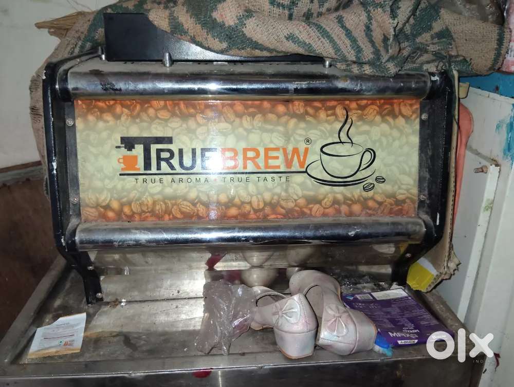 Coffee machine aur cafe ka sara saman dena hai