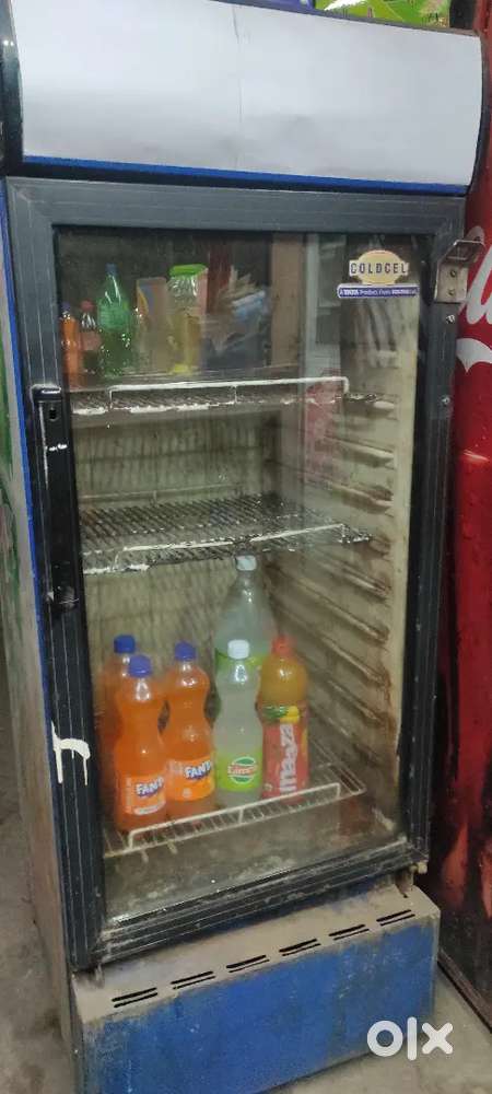 Urgent. For sale commerical fridge with running condition