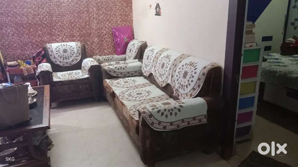 5 sheeter heavy base sofa