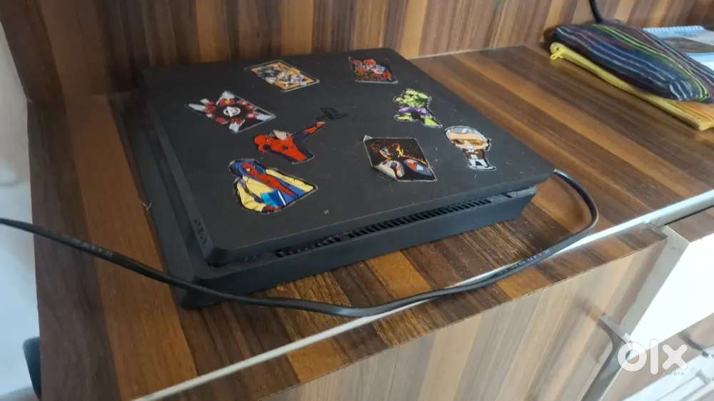 Ps4 slim 1TB