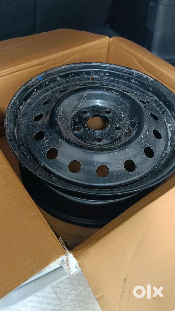 17 inch 4 Steel Rim and 4 original R17 wheel cap