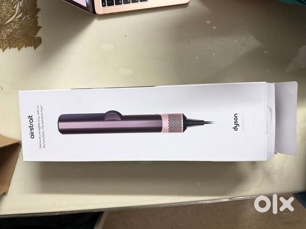 Dyson Airstrait