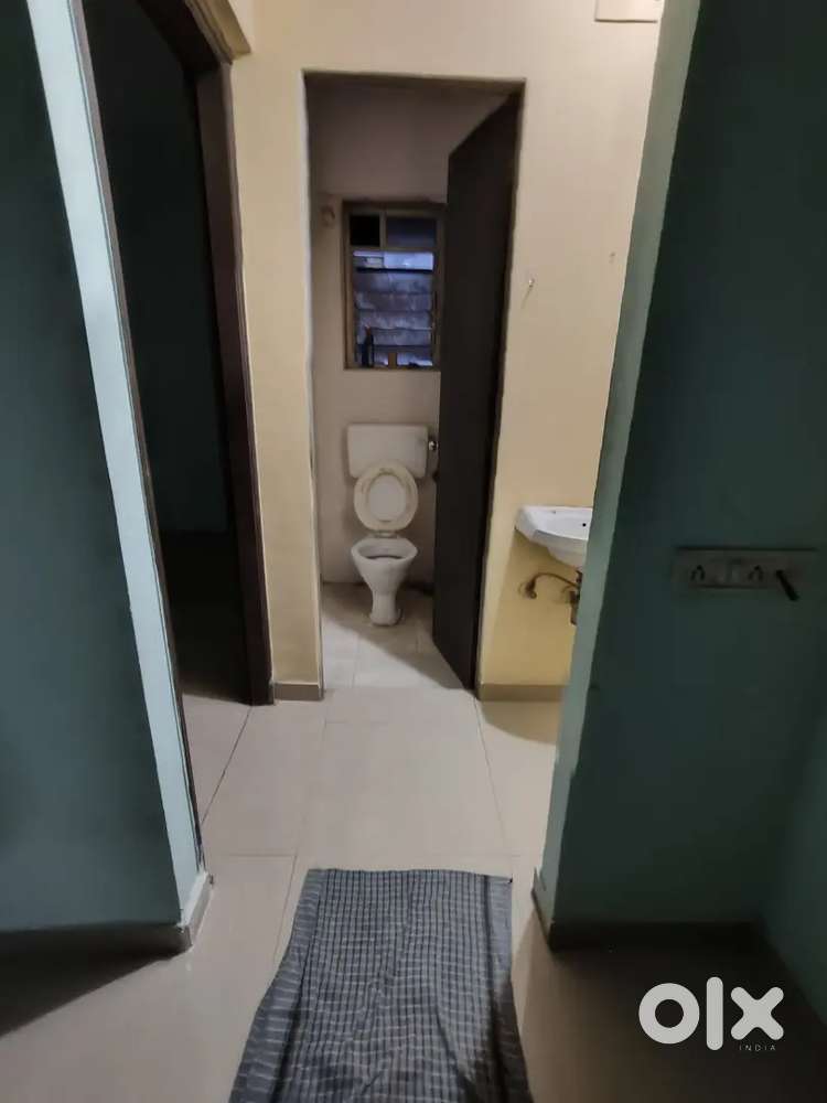 With car parking 1bhk flat available on Rent in ULWE sec 21