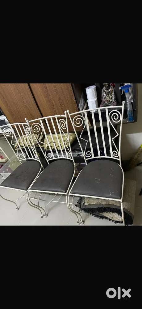 4 Solid Iron Chair, 1 landscape cupboard, 1 coffee Table, 1 Mattress