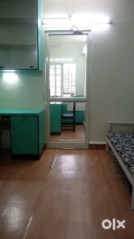 300 sqft 1st flor no car parking office rent Katraj bus stop