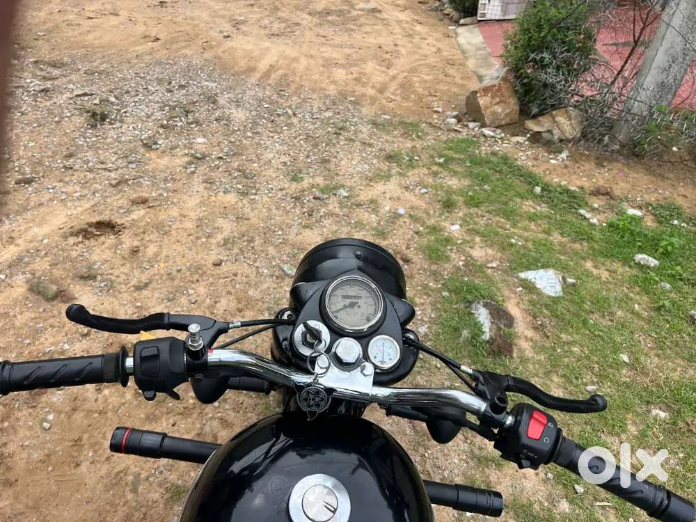 Old model bike kick side gair