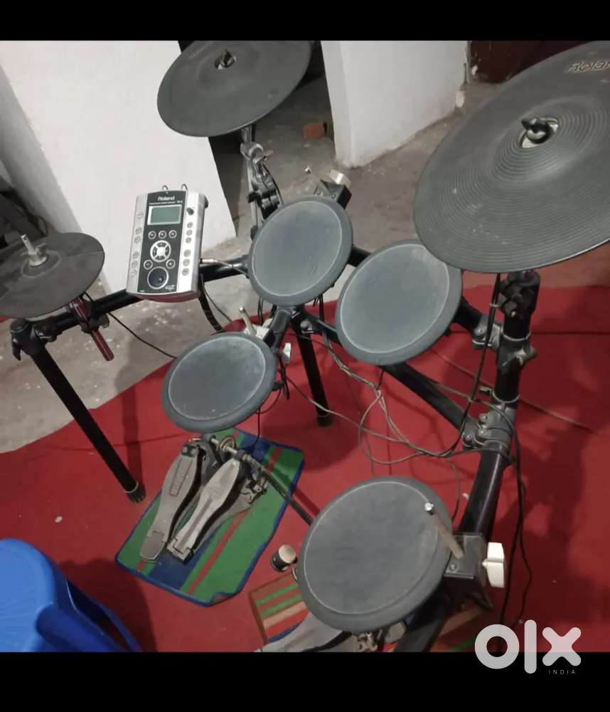 Roland vdrums td9 rs. 65000.99 kits, ready for the show.