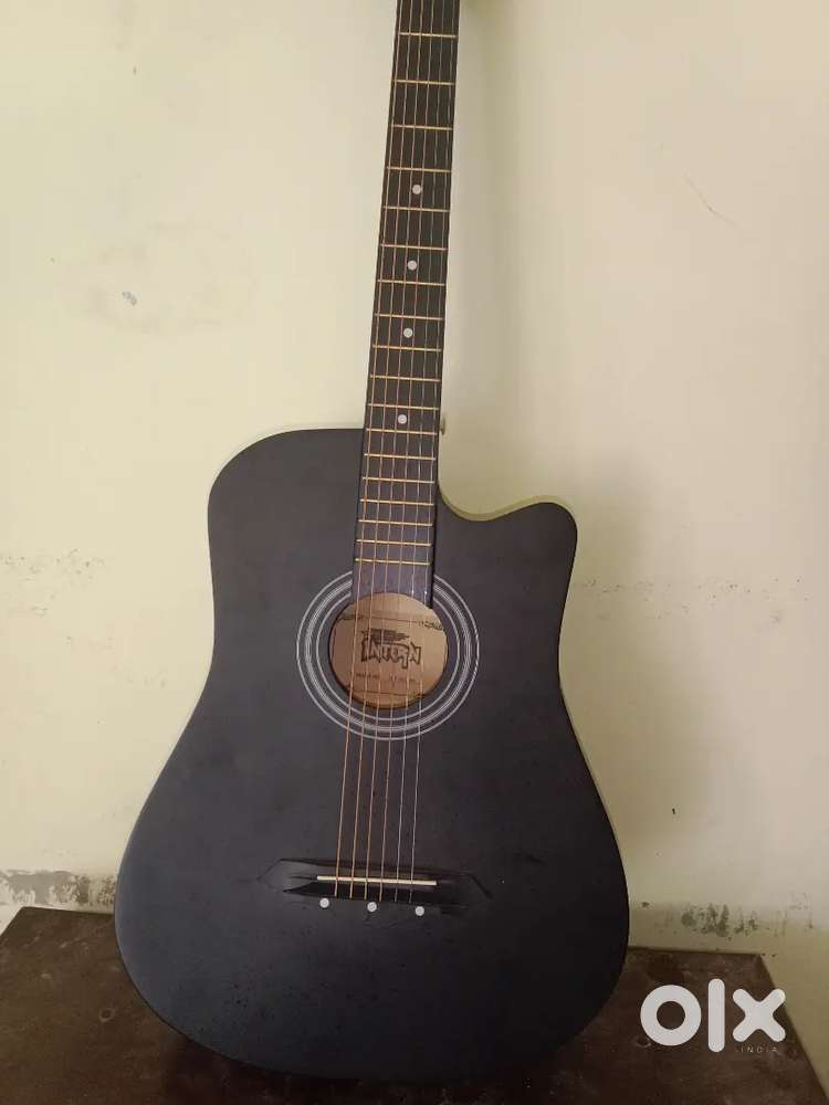 Intern Company Guitar ( price 2000₹)