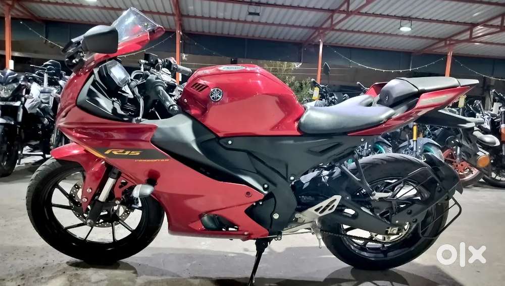 2143 km Candy Red R15 V4 year 2024