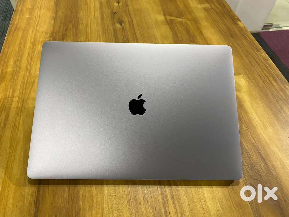 MacBook Pro A1990 i7 32 GB 512 SSD