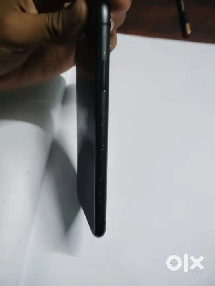 I phone 11 good condition battery health -75+