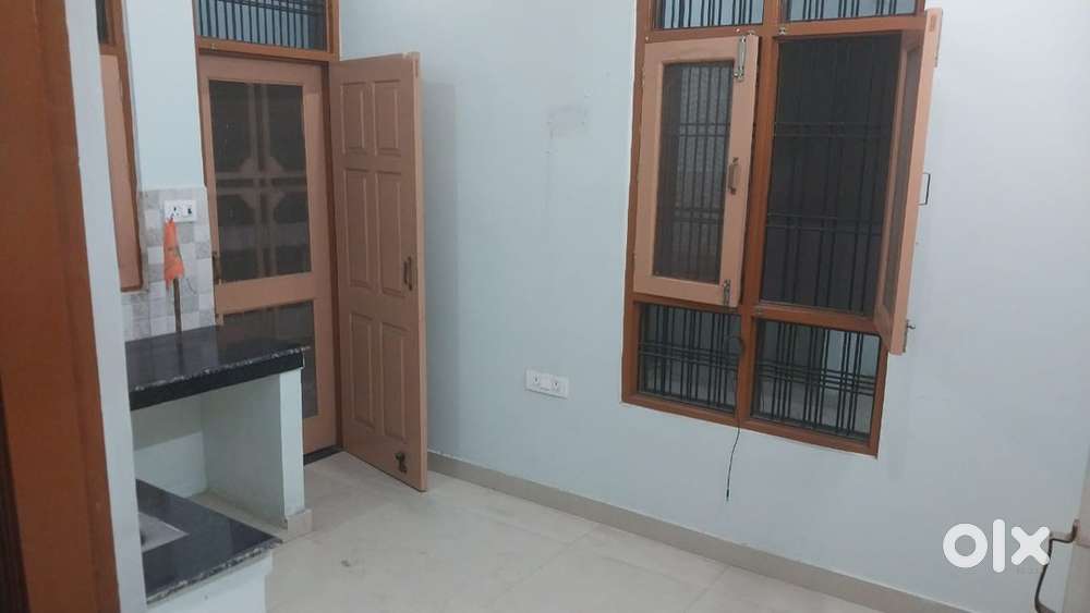 2 bhk house rent for batchlers or family at gomtinagar vibhav khand