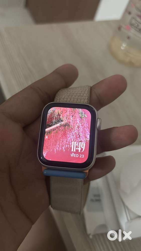 Apple Watch SE (2nd Gen, 2023) GPS 44mm - Starlight Aluminum