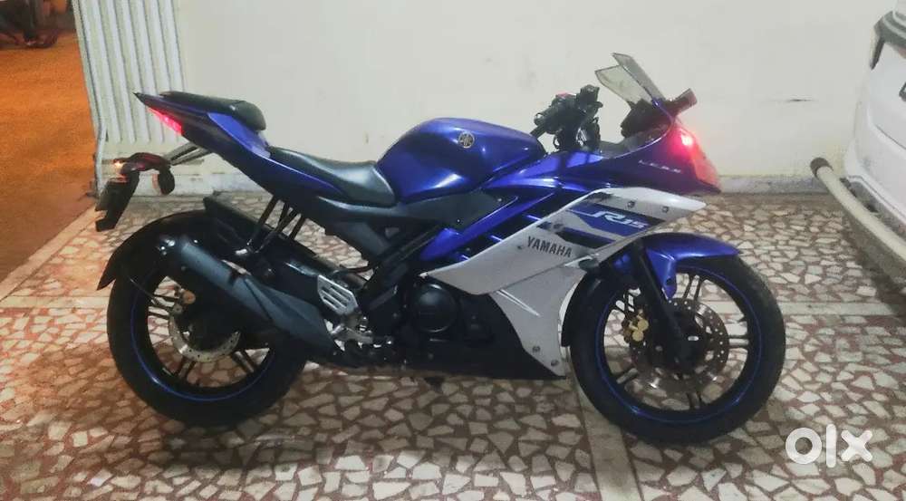 Yamaha R15 V2 ( top condition )