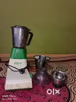 Mixer including 3 jars