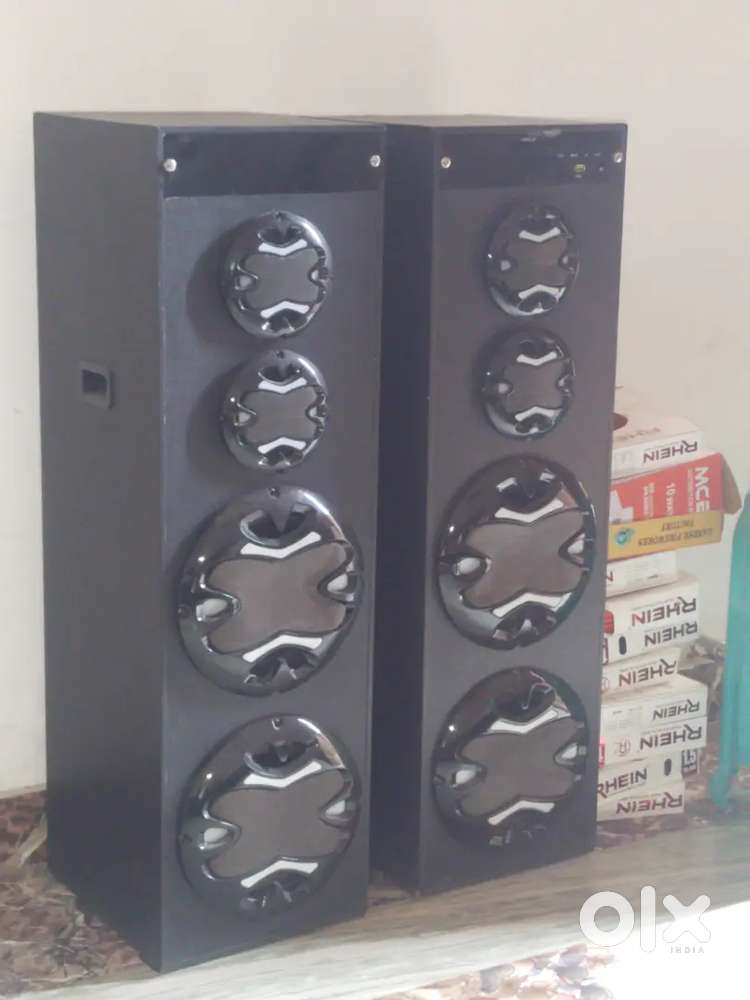 Tower (unkor ) dj with 8*4 brand new with remote and light