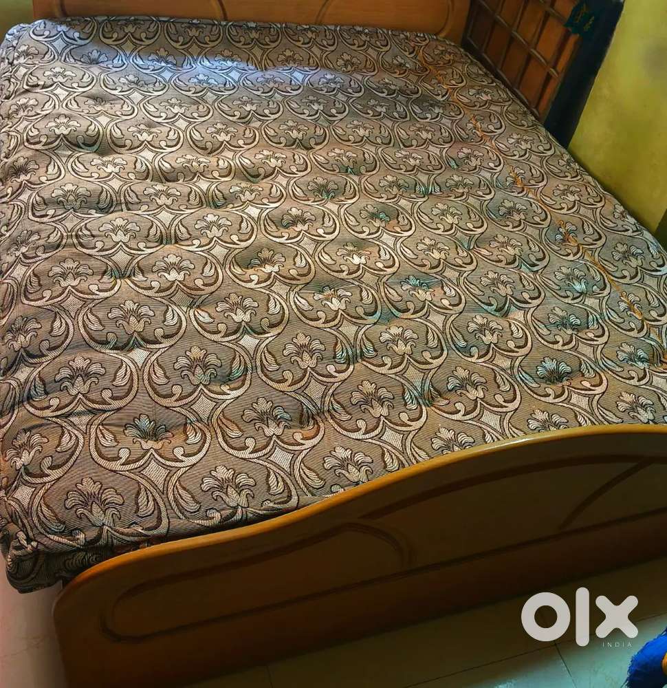 Queen size mattress(6×5) urgent sale