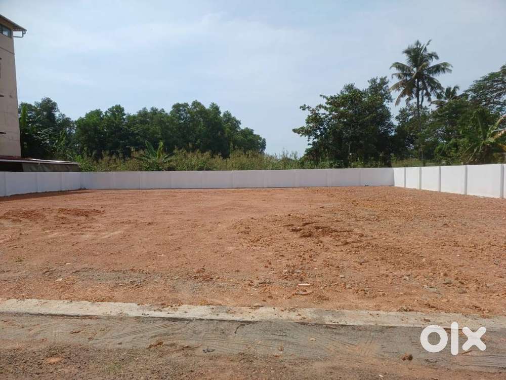 9 Cents of Commercial/ residential plot in vyttila