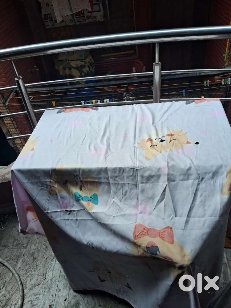 Wooden Computer Table for Sale – Hardly Used