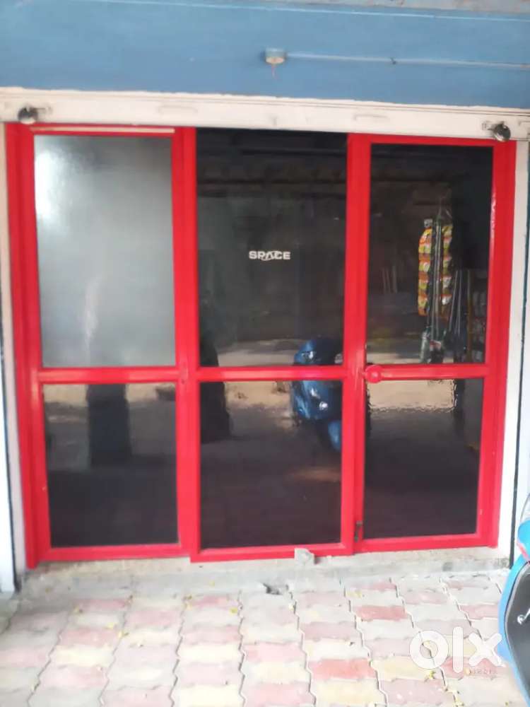 FEMALE TO BROWSE AND CHAT ONLINE BUSINESS ON ANDROID SMARTPHONE AT GOA