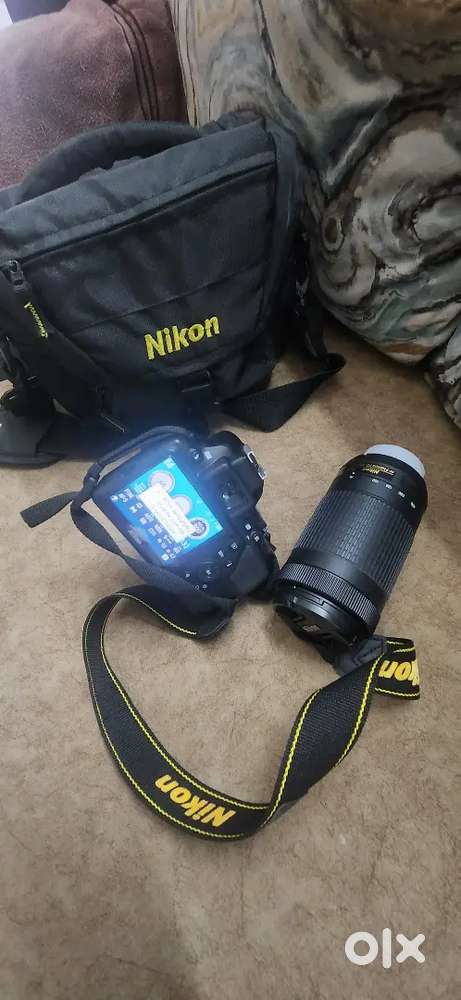 A Nikon D3500 is available for sale.
