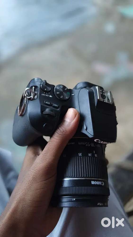 Canon 200d Mark 2 with 18 - 55 lance