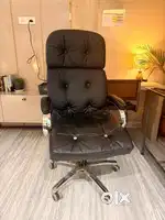 Reviling and reclining office chair