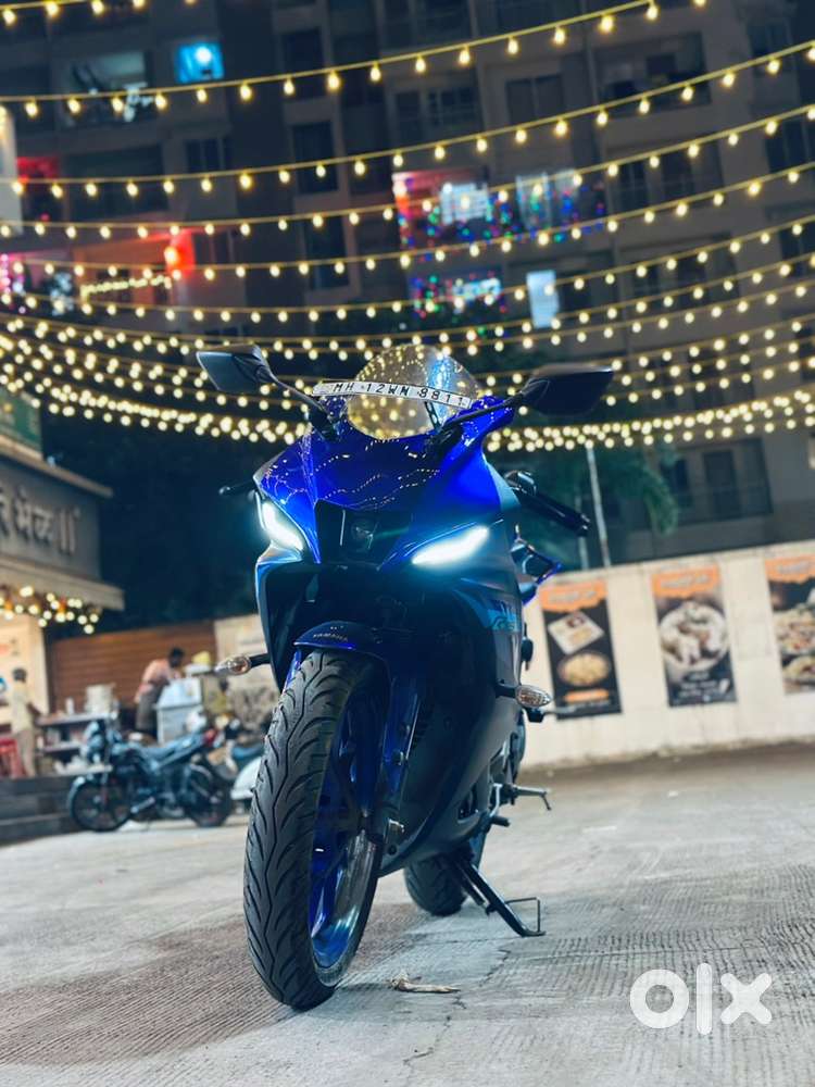 R15 v4 racing blue