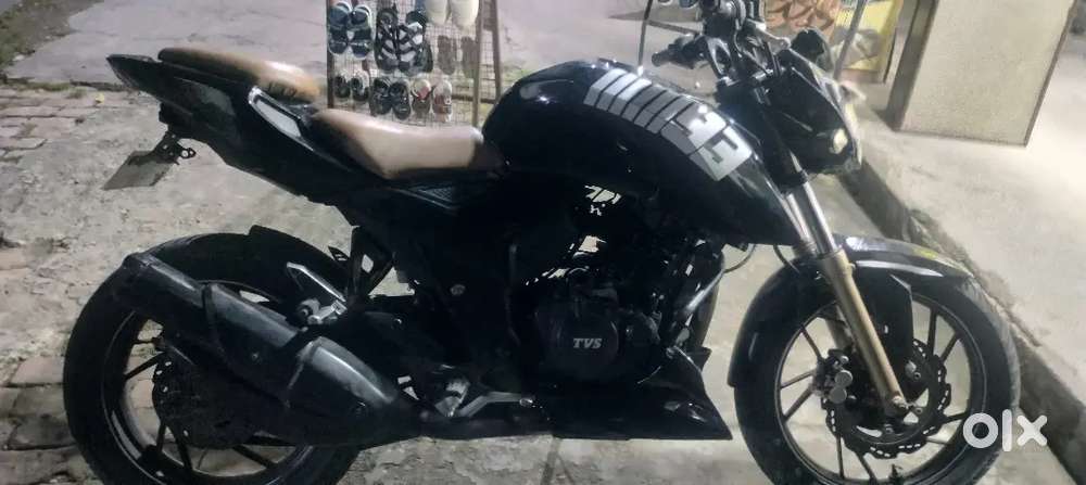 Apache RTR 200 V4