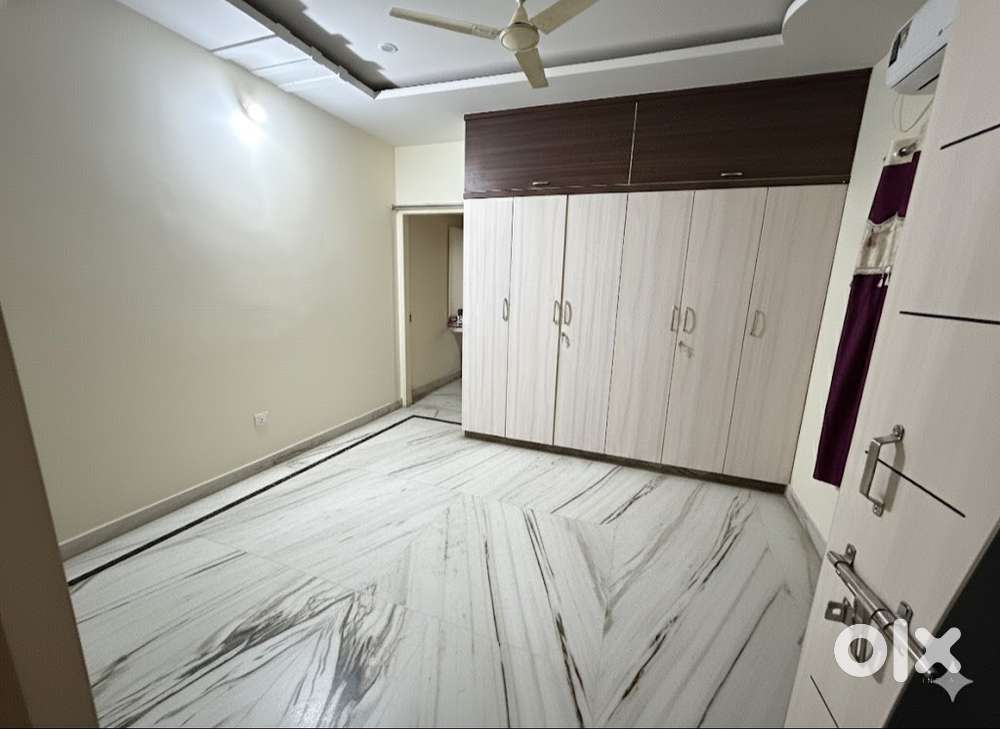 workspace available with 800sqft internal and looking for any stores