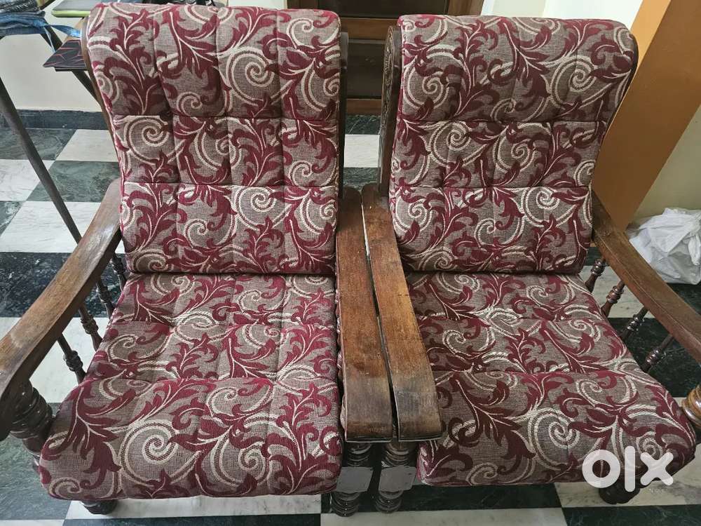 Single seater sofas, 2 nos