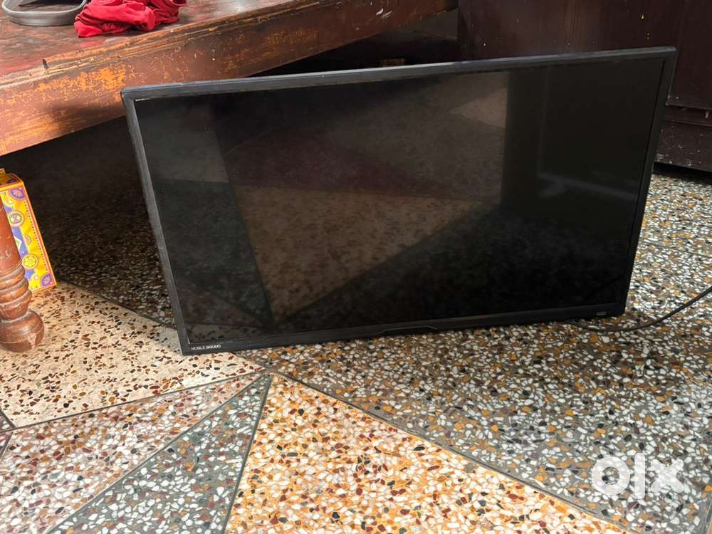 LED tv (32’) in black colour