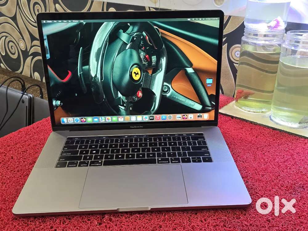 Apple Macbook Pro i7/16/256gb SSD 5.5gb Graphics 15inch Retina Display