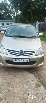 Toyota Innova 2.5 V 7 STR, 2009, Diesel