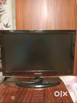 Samsung LCD TV 24” Full HD | USB, VGA, AV | Wall Mount Included