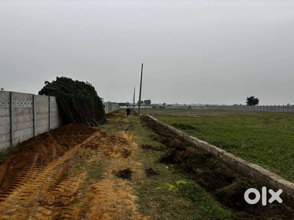 300GAJ KA plot 2,250,000 me main highway road pr sab suvidhaye